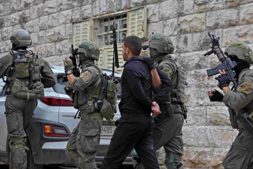 قوات الاحتلال تعتقل 20 فلسطينيا من الضفة الغربية