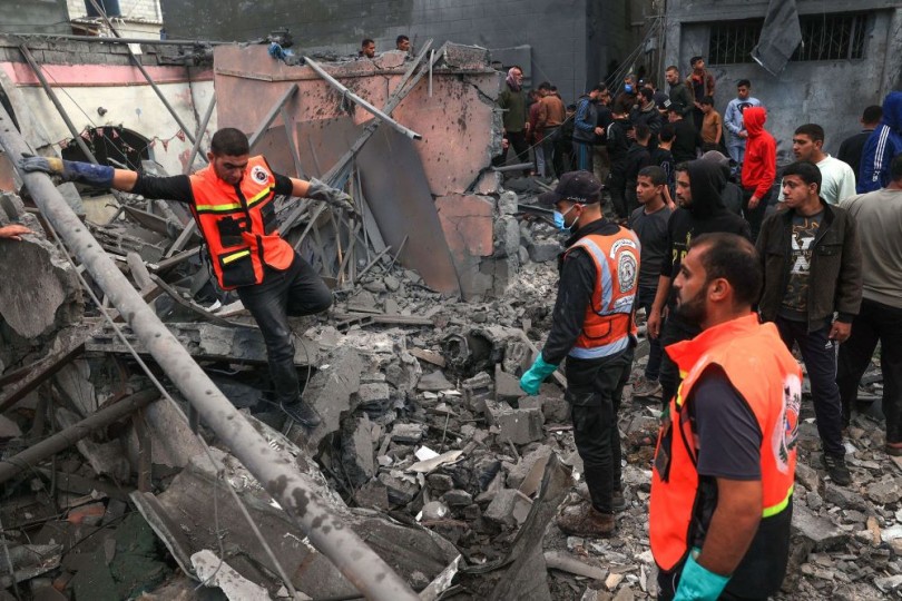 غزة: استشهاد طبيبين في قصف إسرائيلي على وسط القطاع