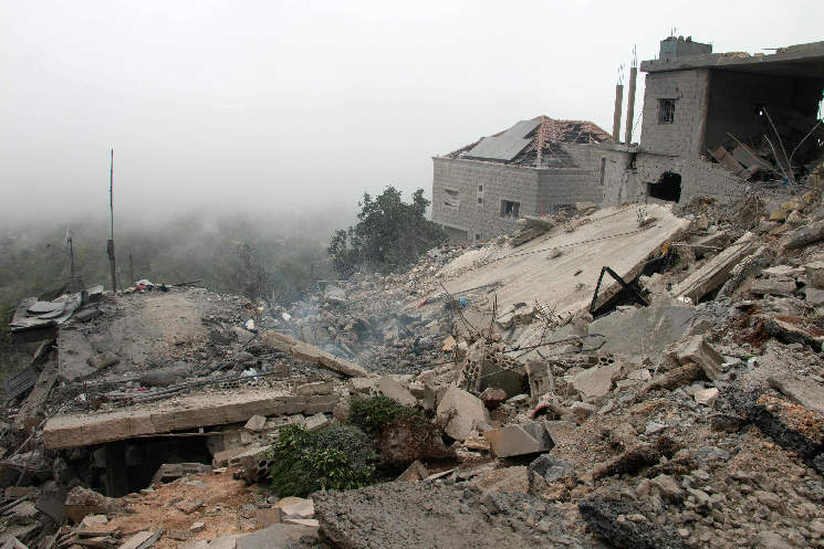 حزب الله يعلن استهداف شمال إسرائيل بـ”مسيّرات انقضاضية وصواريخ موجّهة” ردا على قصف “منازل مدنية”