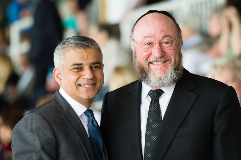 عمدة لندن يعتذر للحاخام الأكبر لليهود في بريطانيا بعد اتهامه باستهدافه لأنه مسلم ـ (فيديو)