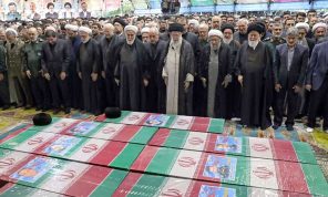 خامنئي يؤم صلاة الجنازة على رئيسي ومرافقيه.. والمؤسسة الدينية تحدد 28 يونيو موعدا لانتخابات الرئاسة- (فيديو)