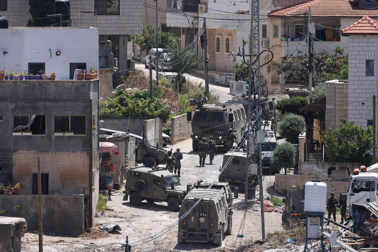 قوات الاحتلال الإسرائيلي تقتحم الخليل وطولكرم وطوباس
