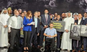 في وقفة نظمت بمقر الشبكة.. الجزيرة تؤكد على ملاحقة إسرائيل لاستهدافها الصحافيين