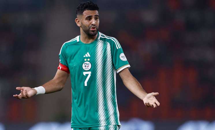 لماذا يتهرب رياض محرز من منتخب الجزائر؟