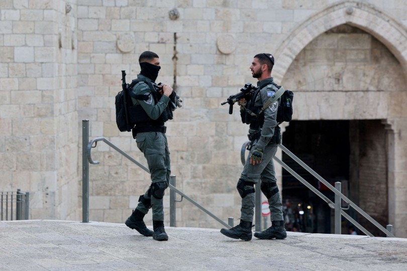 مراسلة الجزيرة في القدس نجوان سمري تتعرض لمضايقات متطرف إسرائيلي أمام أنظار شرطة الاحتلال- (فيديو)