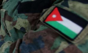 الأردن.. مصرع عنصرين من الجيش إثر انحراف 3 شاحنات مساعدات عن طريقها