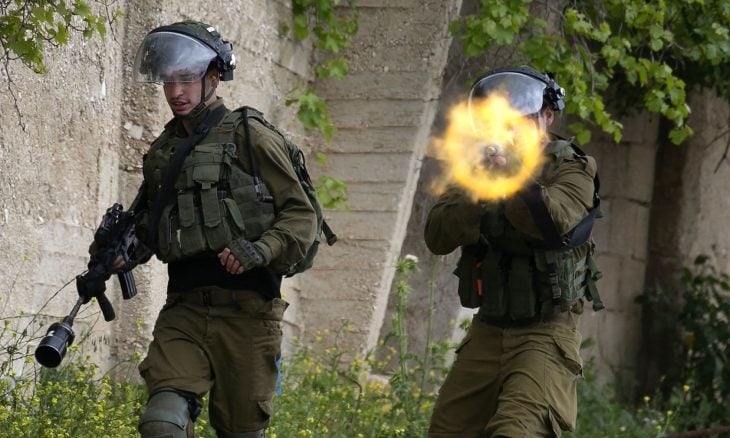 مواجهات بين المقاومة الفلسطينية وقوات الاحتلال الإسرائيلي شمال القدس- (فيديو)