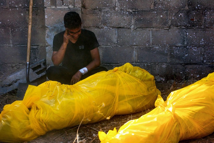 4 شهداء بينهم 3 أطفال في غارة عنيفة للاحتلال الإسرائيلي على دير البلح- (فيديو مروع)