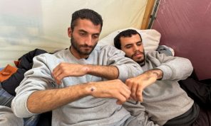 “أهلا بكم في جهنم”.. منظمة إسرائيلية تنشر “شهادات مروعة” لأسرى فلسطينيين تعرضوا للتعذيب 