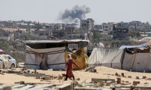 استشهاد 7 فلسطينيين في استهداف جيش الاحتلال الإسرائيلي دراجة نارية ومنزلا بخان يونس 