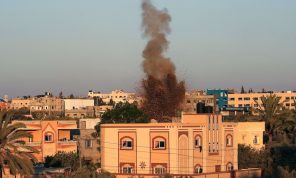 5 شهداء في قصف إسرائيلي على منطقة صنفتها “آمنة” جنوبي قطاع غزة 