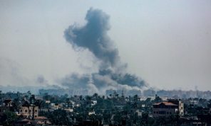 مداولات الصفقة العالقة تنتقل من الدوحة للقاهرة.. نتنياهو يواصل مناوراته لإبقائها جعجعة بلا طحين