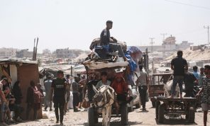 المجازر تتواصل على وقع النزوح القسري.. عشرات الضحايا بينهم أطفال.. ومشافي شمال القطاع مهددة بالتوقف