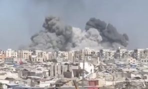 جيش الاحتلال الإسرائيلي يدمر أبراجا بمدينة “حمد السكنية” جنوبي غزة- (فيديوهات)
