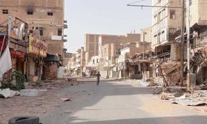 السودان: احتدام المعارك وبلينكن يهاتف البرهان للتشديد على مشاركة الجيش في مباحثات سويسرا