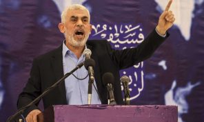 فلسطينيون نازحون في غزة يرون أن السنوار مات بشرف