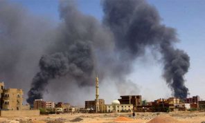السودان: البرهان يناقش مع مسؤولين أمريكيين سبل وقف الحرب وواشنطن تتبرع بـ 424 مليون دولار لدعم الجهود الإنسانية
