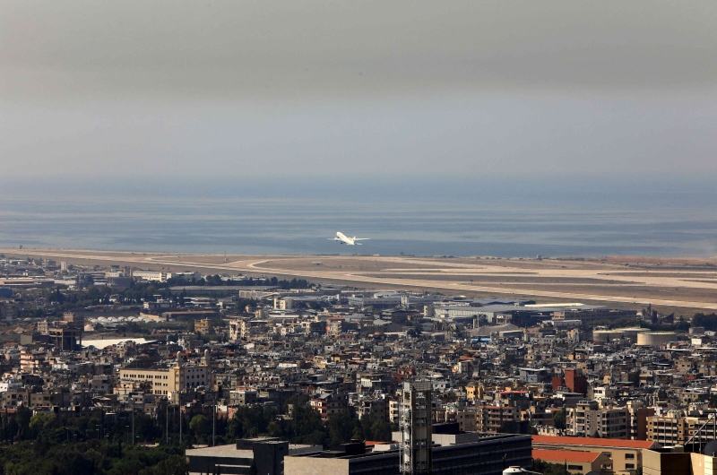 الجزائر تجلي المئات من رعاياها في لبنان