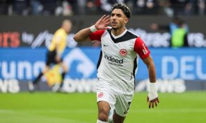  المصري عمر مرموش يواصل تألقه بالدوري الألماني
