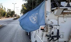 اليونيفيل تعلن أنها طلبت “تفسيرا” من جيش الاحتلال بعد “انتهاكات مروعة” طالت عديدها وإحدى قواعدها في جنوب لبنان