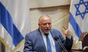 ليبرمان يحرّض على توجيه “ضربة قصوى” ضد إيران ووقف إدخال الوقود لغزة