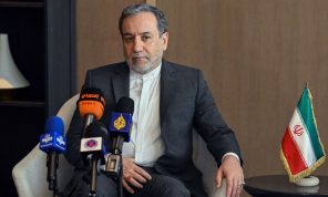 وزير الخارجية الإيراني يرى فرصة “محدودة” للدبلوماسية في معالجة الملف النووي