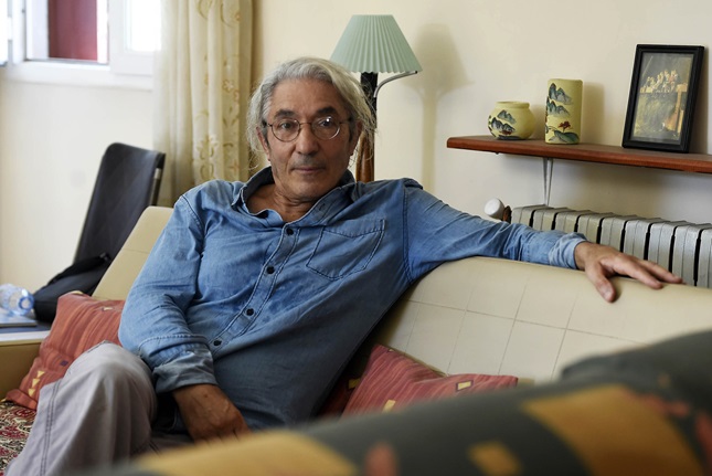 محامي الكاتب بوعلام صنصال ممنوع من السفر إلى الجزائر