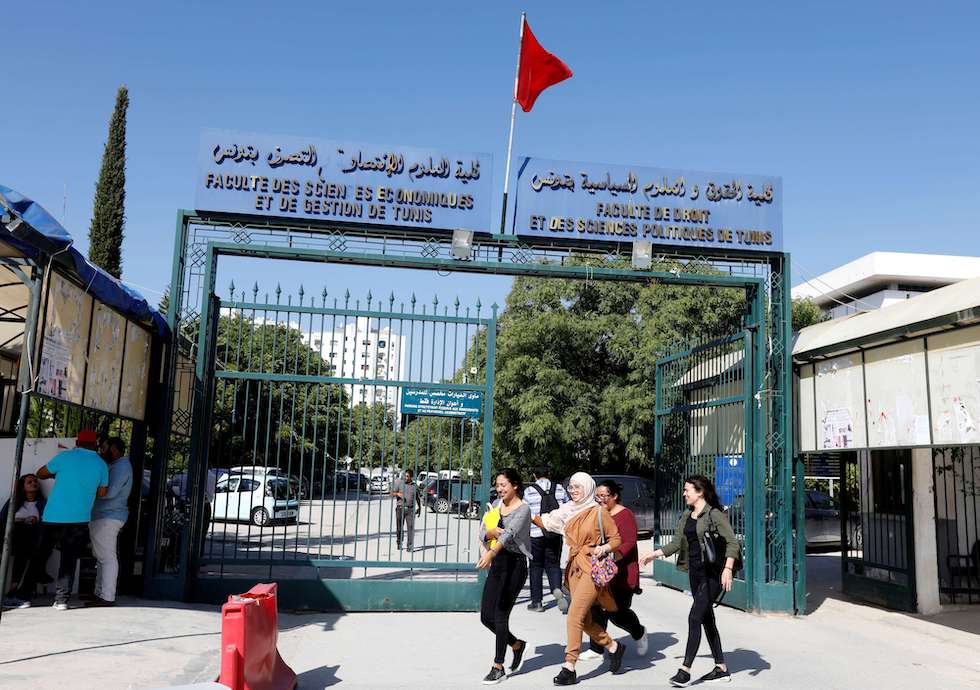 جدل تونسي حول مبادرة برلمانية للحد من هجرة الأدمغة