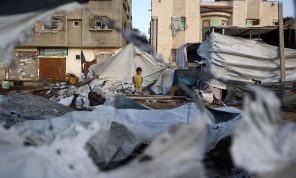 استشهاد 3 فلسطينيين بقصف إسرائيلي على خيمة تؤوي نازحين وسط غزة