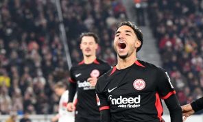 مرموش يواصل هز الشباك في فوز فرانكفورت على شتوتغارت في الدوري الألماني