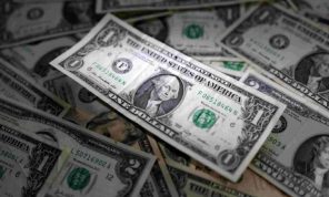 ارتفاع الدولار و”بتكوين” وسط توقعات برفع ترامب الرسوم الجمركية