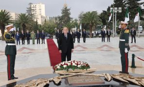 الجيش الجزائري يستعرض أسلحة ومعدات متطورة في ذكرى الثورة.. وتبون: سلاحنا موجه حصرا للدفاع عن الجزائر