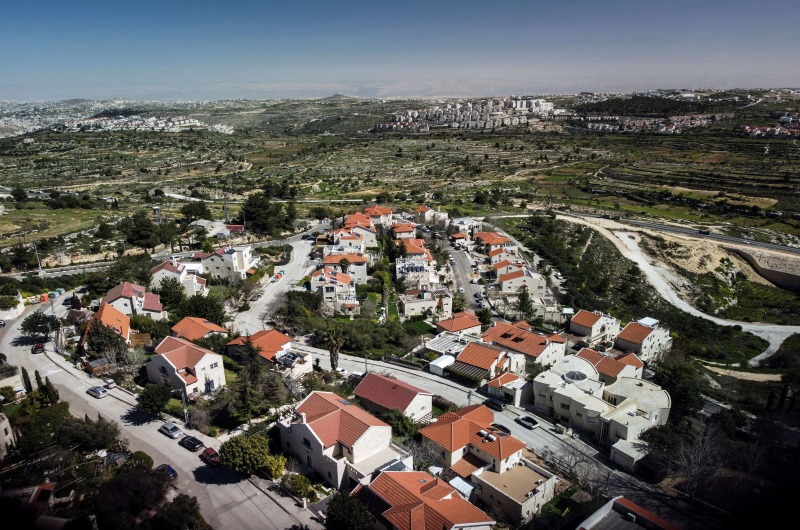 غضب فلسطيني من لافتات للمستوطنين تدعو للتهجير في الضفة الغربية
