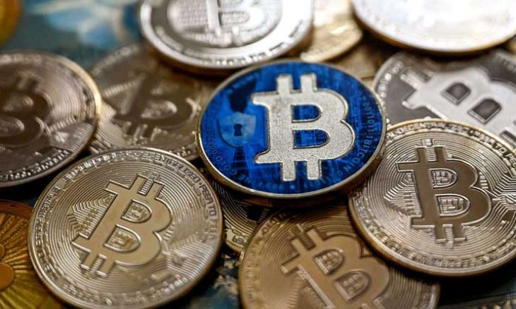 عملة البيتكوين تتخطى 105 آلاف دولار للمرة الأولى
