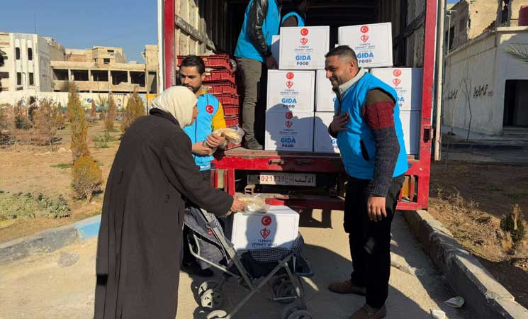 بعد سقوط الأسد.. المساعدات الإنسانية تخفف أعباء الفلسطينيين في مخيم اليرموك بدمشق