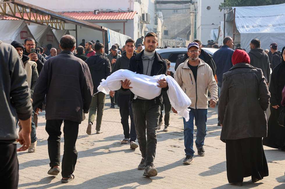  32 شهيدا في غارات إسرائيلية متفرقة على قطاع غزة الإثنين