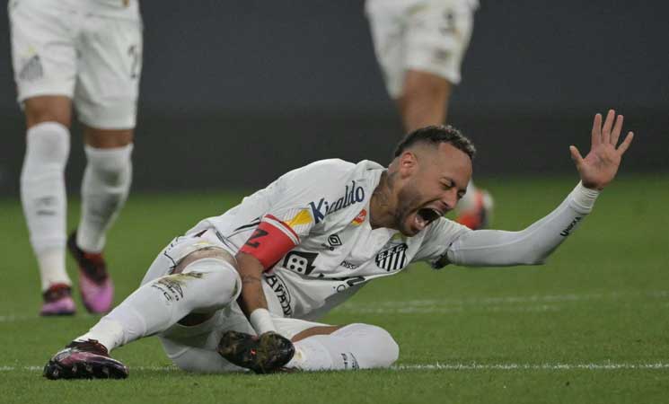 نيمار ينضم للمعترضين على استخدام العشب الصناعي في الملاعب البرازيلية- (تدوينة)