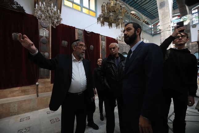 فصل جديد ليهود سوريا يبدأ بعودة الحاخام حمرا لمنزله في دمشق- (فيديو وصور)