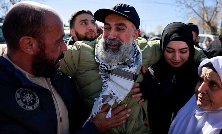أفرج عنهم ضمن الاتفاق.. 10 أسرى فلسطينيون يصلون رام الله- (صور وفيديو)