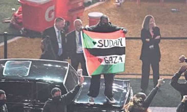الراقص بعلم فلسطين في «سوبر بول» مع كيندريك لامار لن يواجه اتهامات