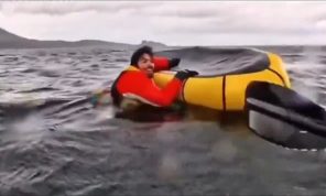  حادثة مذهلة.. حوت يبتلع رجلاً للحظات ثم يلفظه حياً في تشيلي- (فيديو)