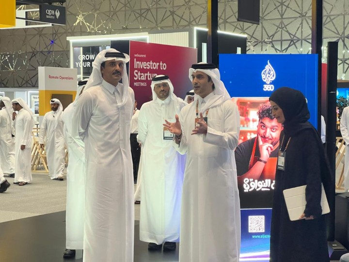 أمير قطر يلتقي قادة التكنولوجيا العالمية في قمة الويب في الدوحة ويزور جناح الجزيرة ويطلع على تطبيق منصة 360- (صور وفيديو)