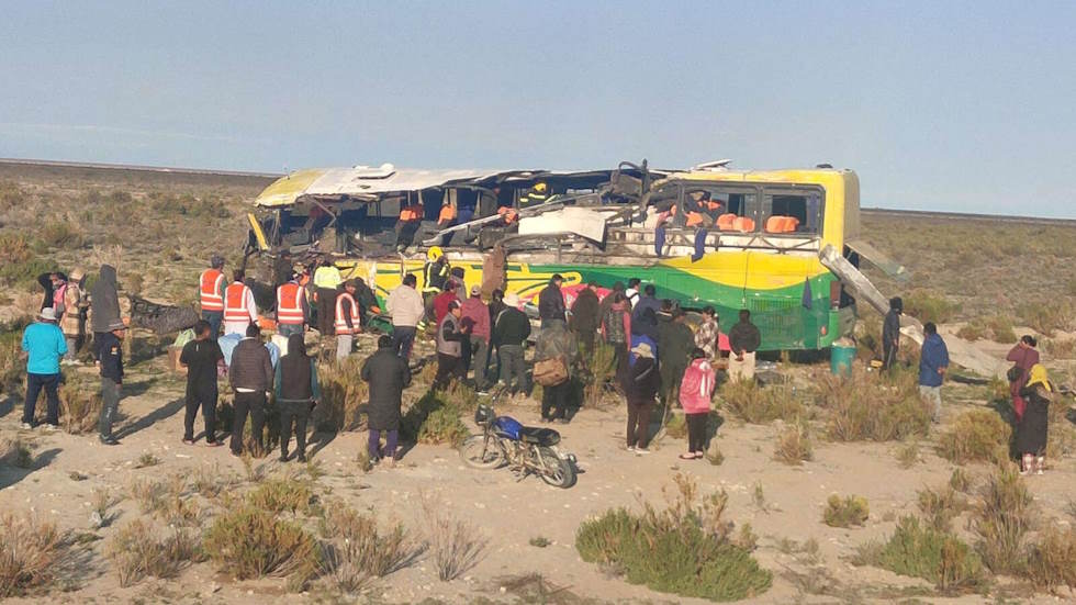 مقتل 15 على الأقل جراء في تصادم بحافلة في بوليفيا