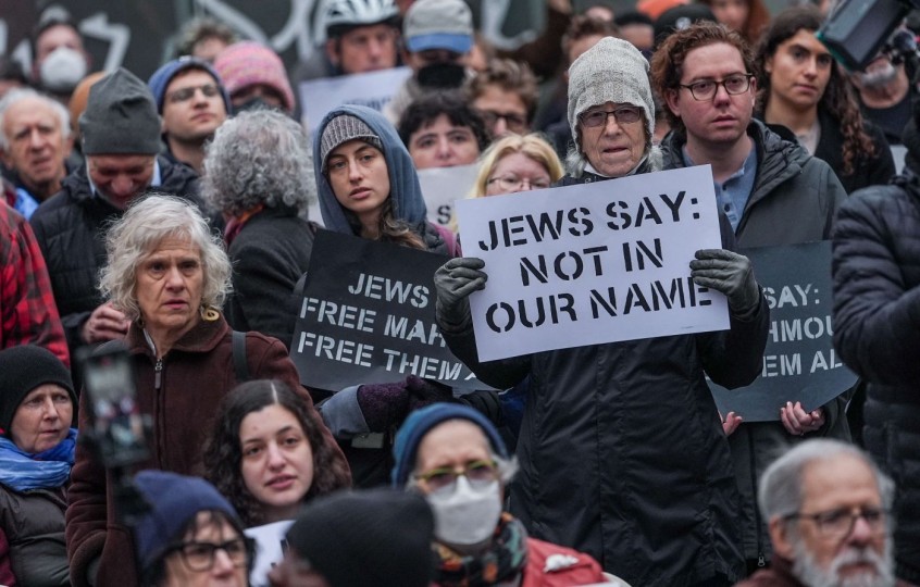 يهود أمريكيون يتظاهرون دعما للفلسطينيين وحقوق المهاجرين في نيويورك- (صور)