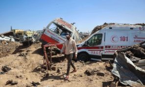 انتشال جثث 15 مسعفا في غزة استشهدوا بإطلاق الاحتلال الرصاص على سيارات إسعاف
