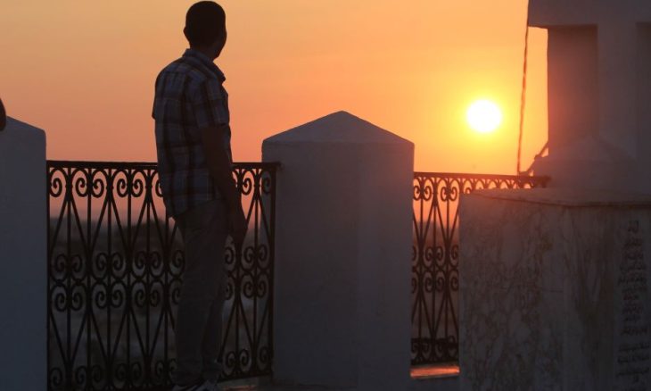 العيد عربيا.. الأحد بالسعودية و7 دول والاثنين بـ4 دول