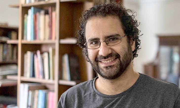 الناشط المصري المعتقل علاء عبد الفتاح يضرب عن الطعام بعد تدهور صحة والدته