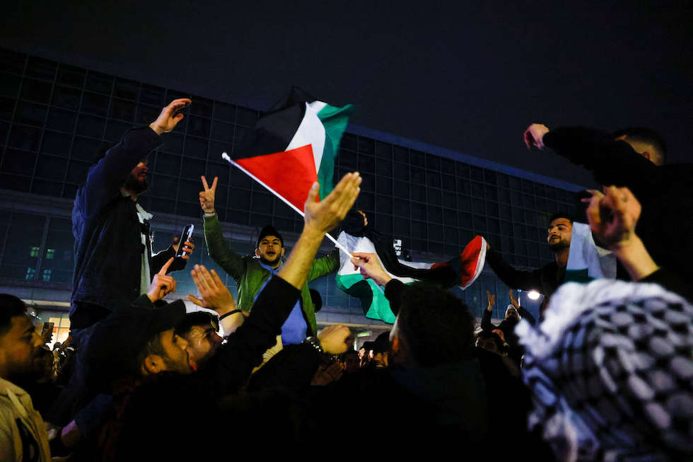 نصر جزئي لمؤيدي فلسطين في ألمانيا.. تعليق ترحيل ناشط إيرلندي بقرار من محكمة برلين