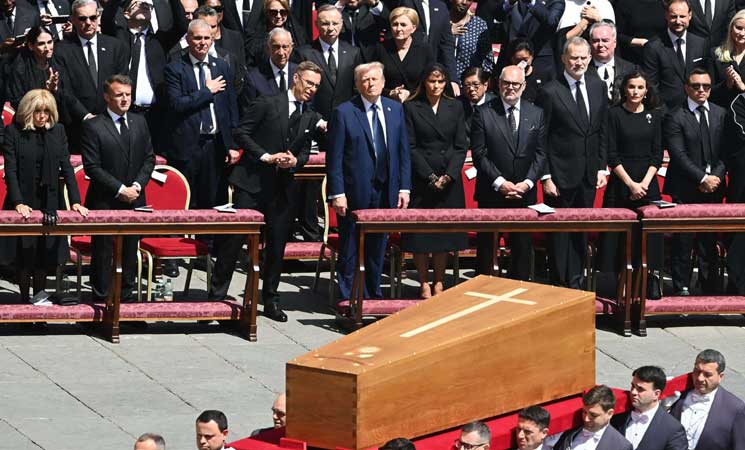 جنازة مهيبة لبابا الفاتيكان بحضور قادة وملوك- (صور)