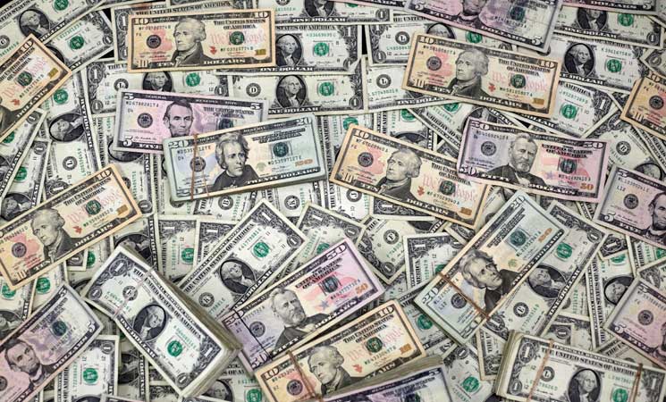الدولار يصعد قليلا وسط ترقب لرسوم جمركية أمريكية جديدة